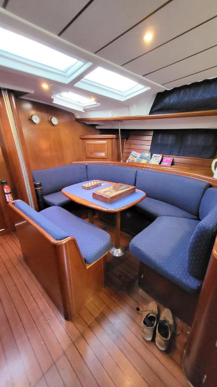 Posezení v ubytování Yacht Oceanis Clipper