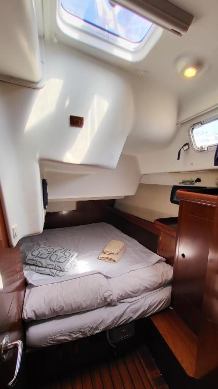 Kuchyň nebo kuchyňský kout v ubytování Yacht Oceanis Clipper