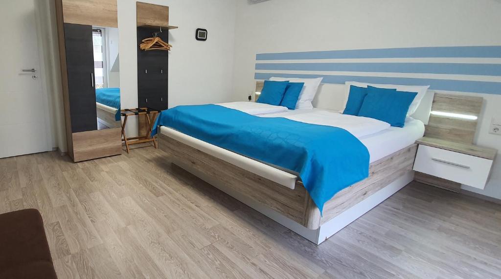 Kempf Apartments - 15