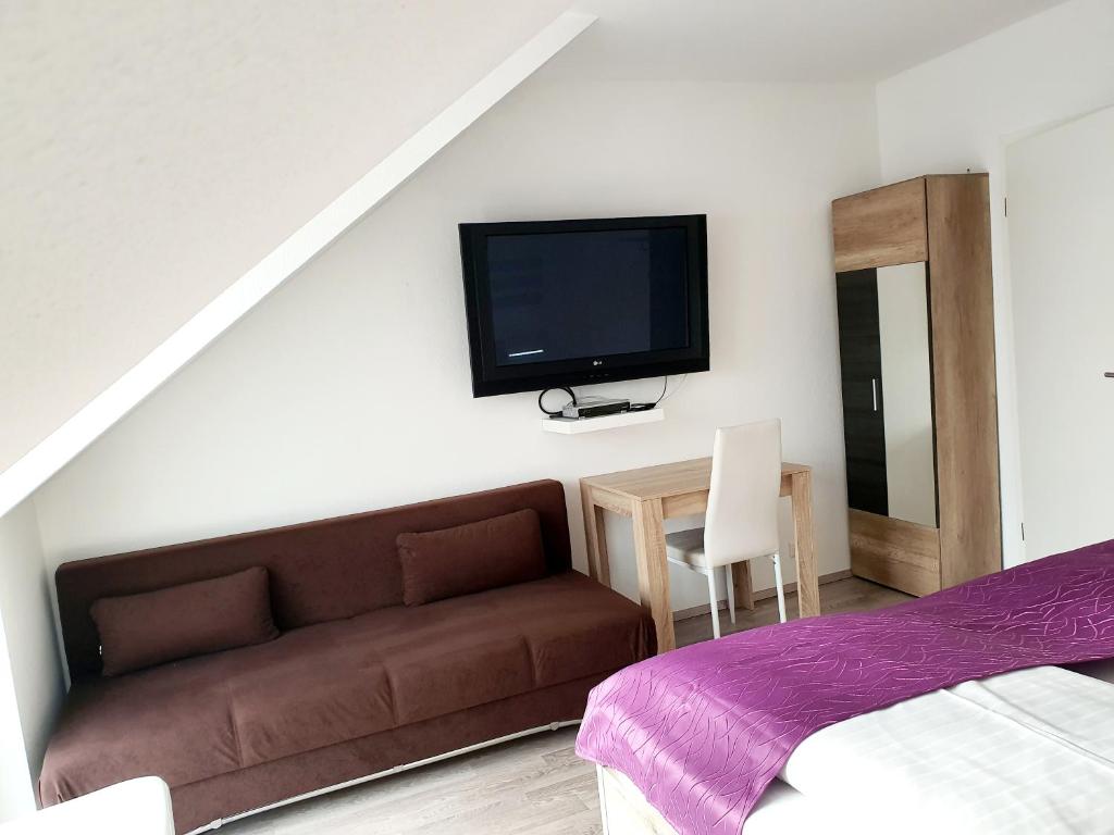 Kempf Apartments - 16