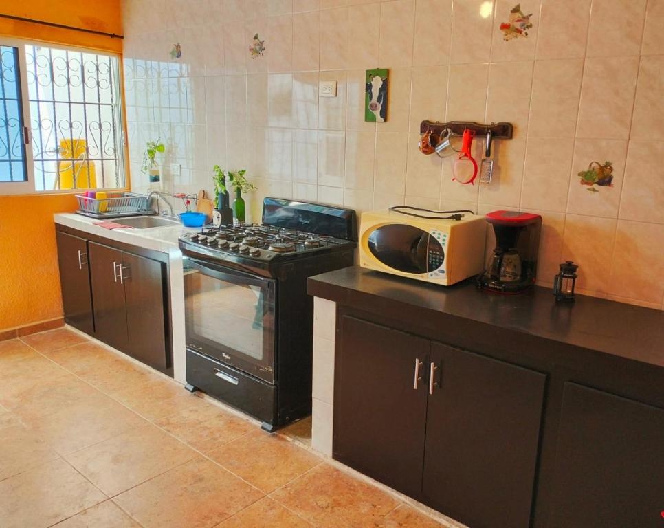 Η κουζίνα ή μικρή κουζίνα στο Casa amplia