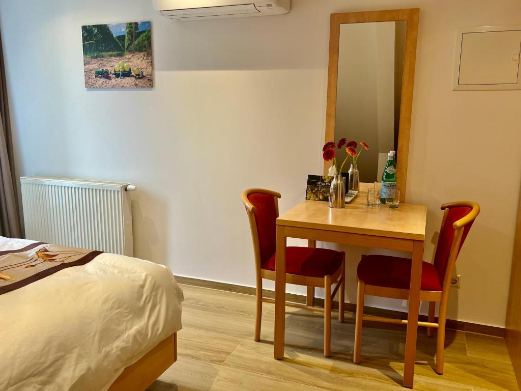 Postel nebo postele na pokoji v ubytování Gästehaus LINH