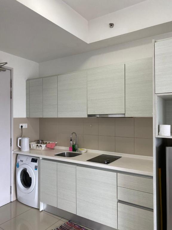 Host Assist Homestay by HA i-City - Studio With Balcony