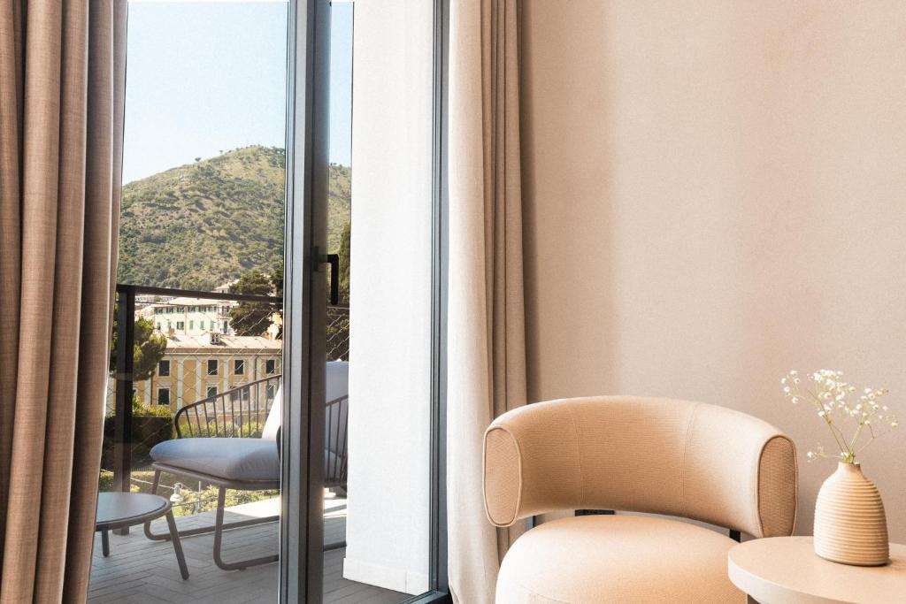 Ein allgemeiner Bergblick oder ein Berglick von des Hotels aus