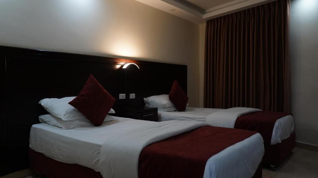 Postel nebo postele na pokoji v ubytování petra agora hotel