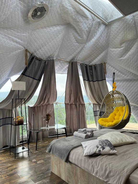 Postel nebo postele na pokoji v ubytování Dilijan Glamping