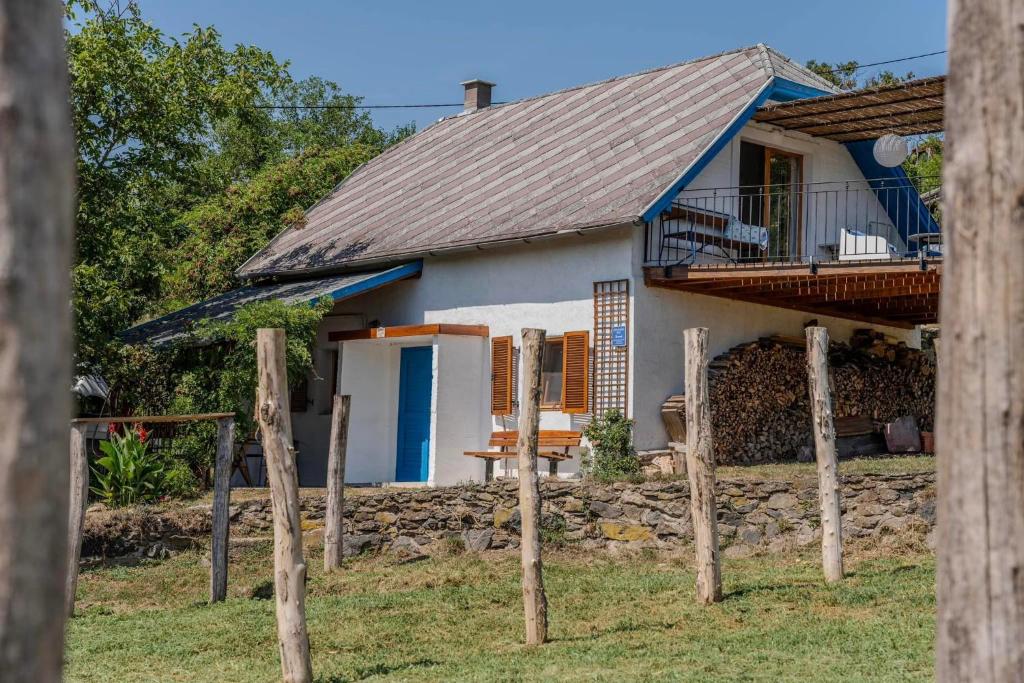 Budova, v ktorej sa dovolenkový dom nachádza