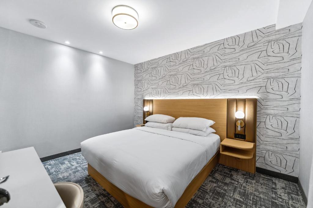 Katil atau katil-katil dalam bilik di Tower Hotel at Fallsview
