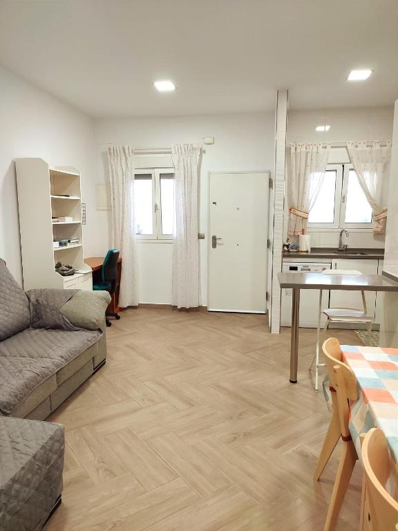 "LLEGAMOS A CASA" Málaga apartamento