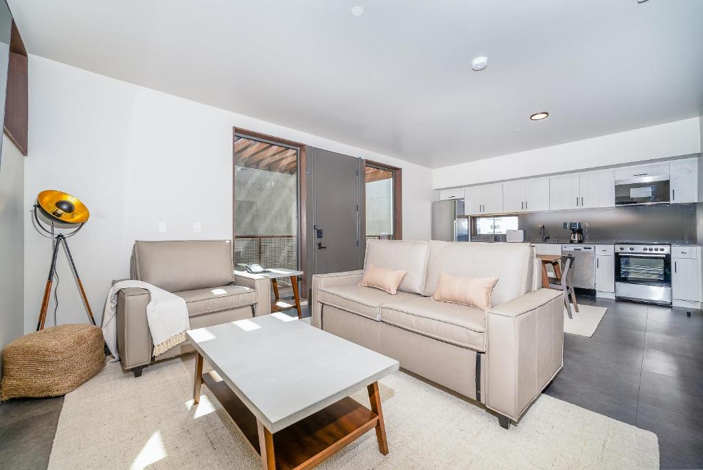 City24 Condo Hotel Little Italy Mission Hills photo
