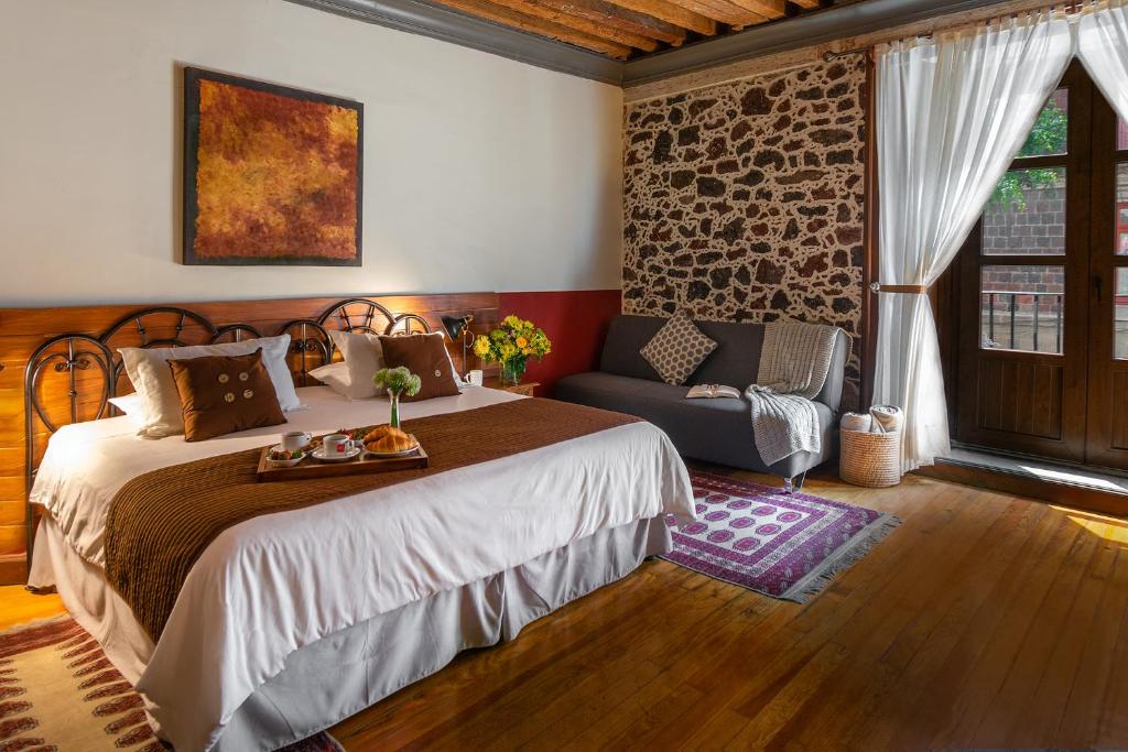 Postel nebo postele na pokoji v ubytování CASA SAUTO Luxury Suite in Downtown