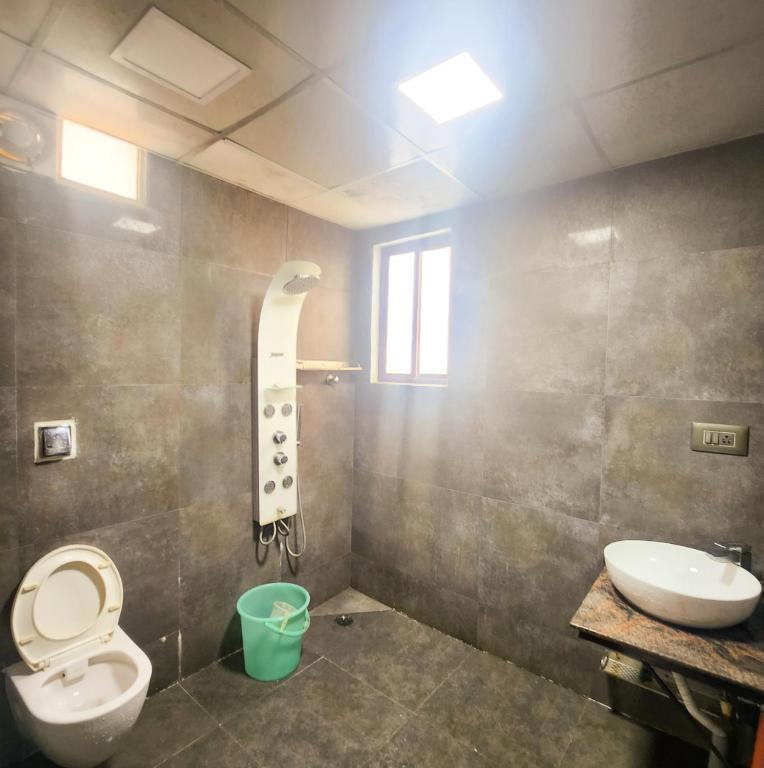 Koupelna v ubytování Jamesville-4BHK Villa, Wi-Fi, SmartTV - CityCentre