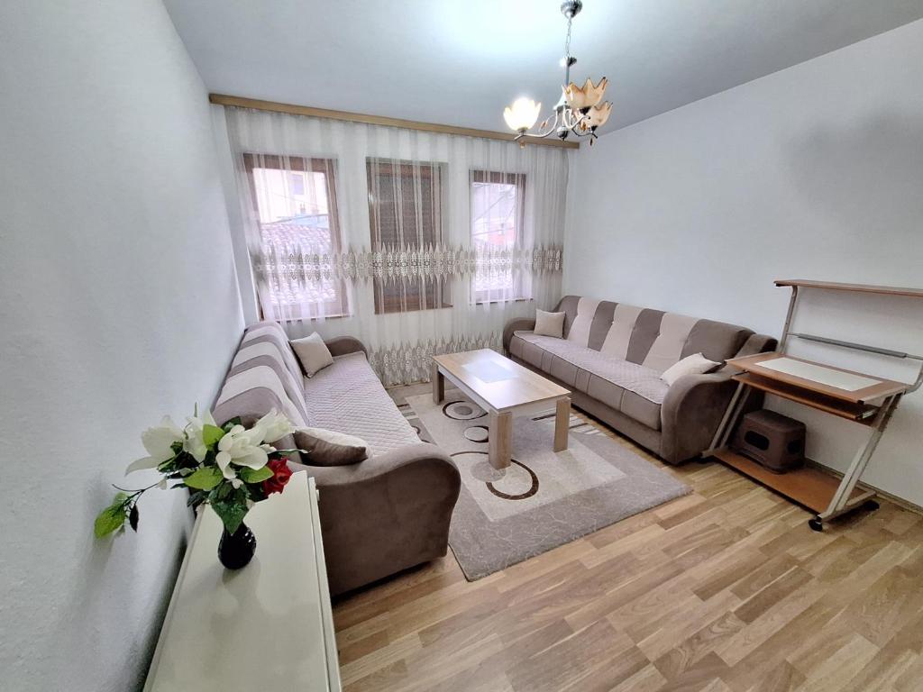 Prostor za sedenje u objektu Apartment Shadrvan