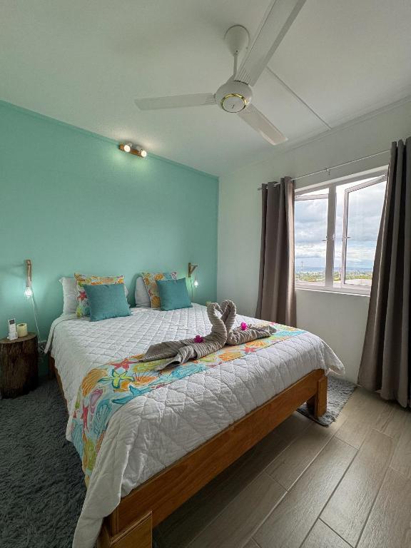 Postel nebo postele na pokoji v ubytování Appartement T2 La Colombe vue mer et montagne
