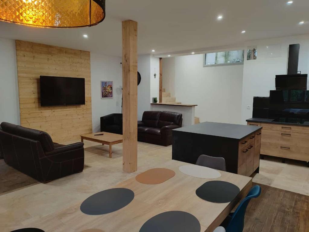 a living room with a table and chairs and a tv at La casa de Soto in Lourdes