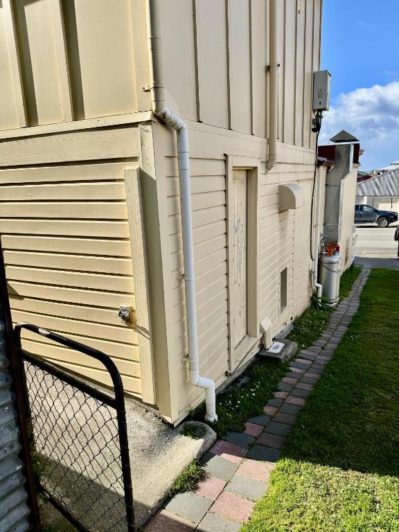 The Italian Warehousemen - Resim 12