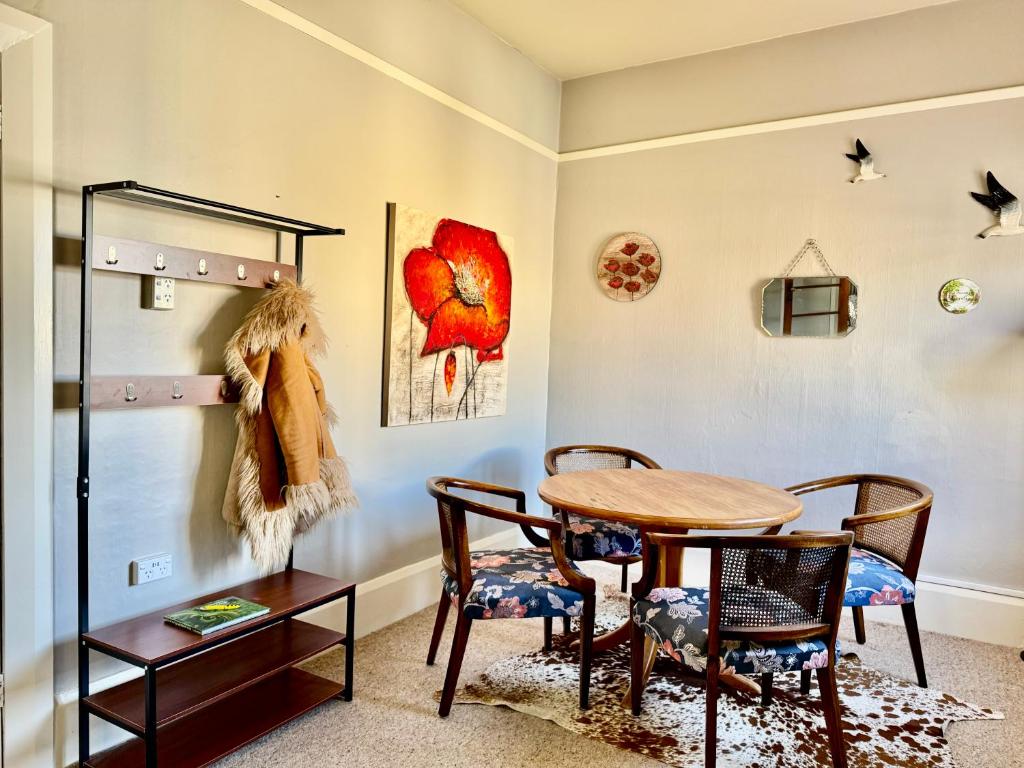 The Italian Warehousemen - Resim 3