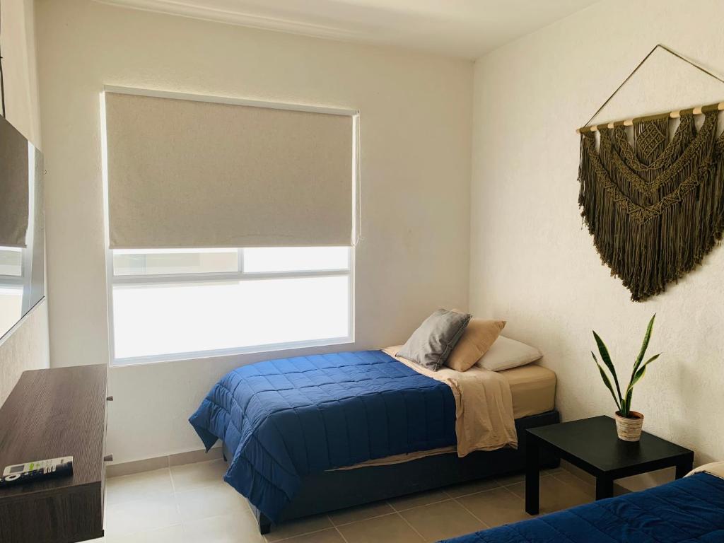 En eller flere senge i et værelse på Franks House Collection Corifa