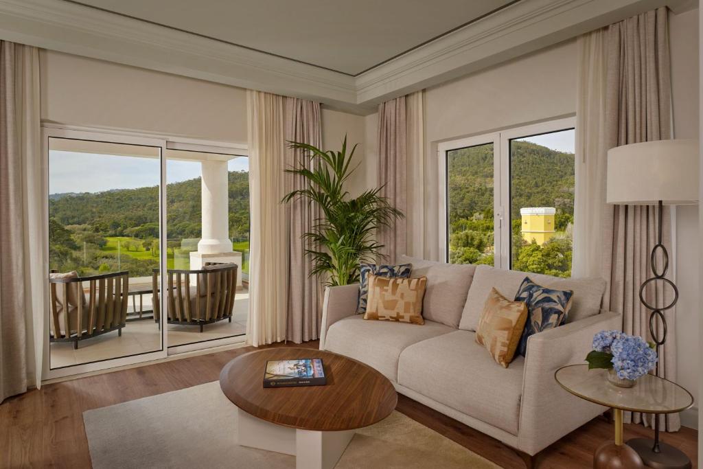 
One-Bedroom Executive King Suite with Resort View
