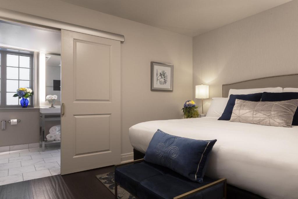 Seven Gables Inn, St Louis West, a Tribute Portfolio Hotel - Deluxe King Room