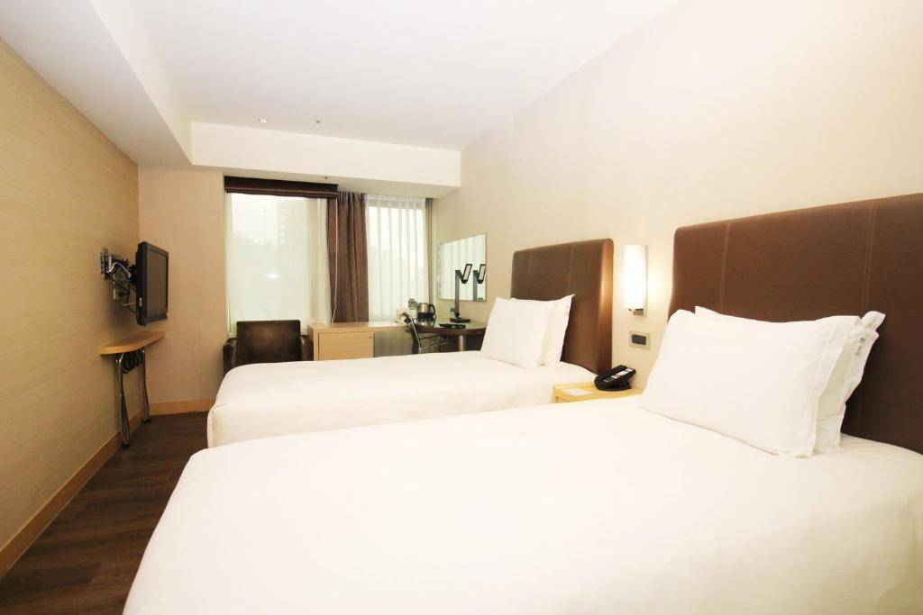 Holiday Inn Express Taoyuan by IHG - Standard Room With Two Single Beds