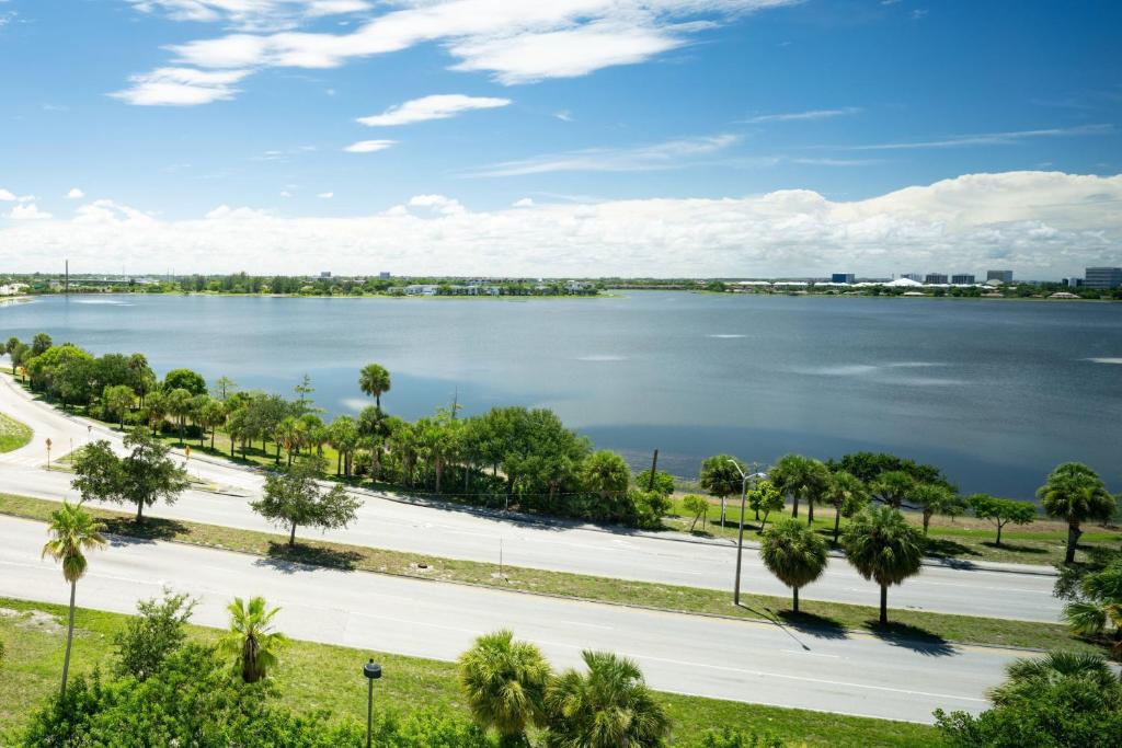 West Palm Beach Marriott - Suite King D'une Chambre Avec Vue Sur Le Lac