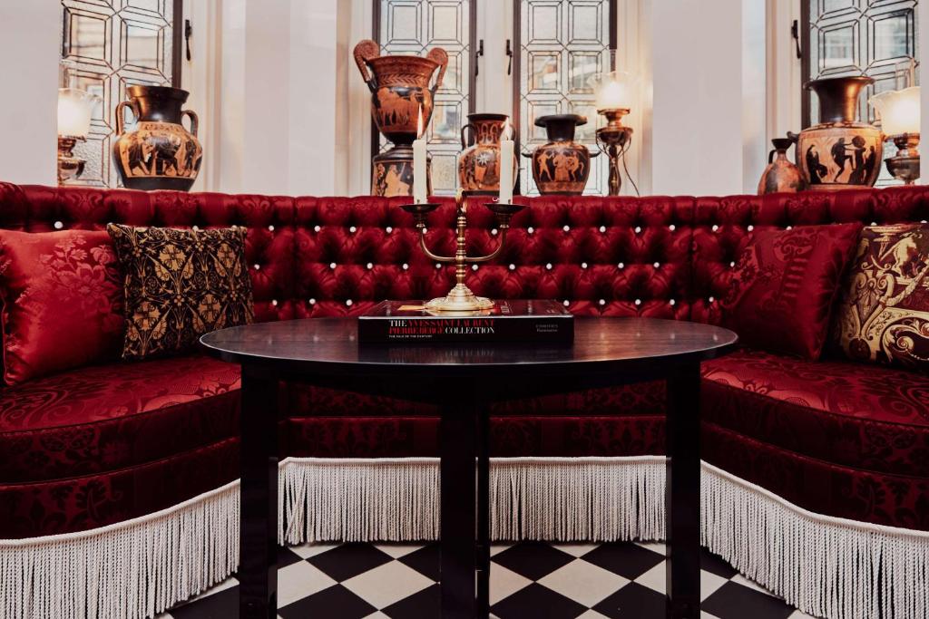 At Sloane - Resim 27