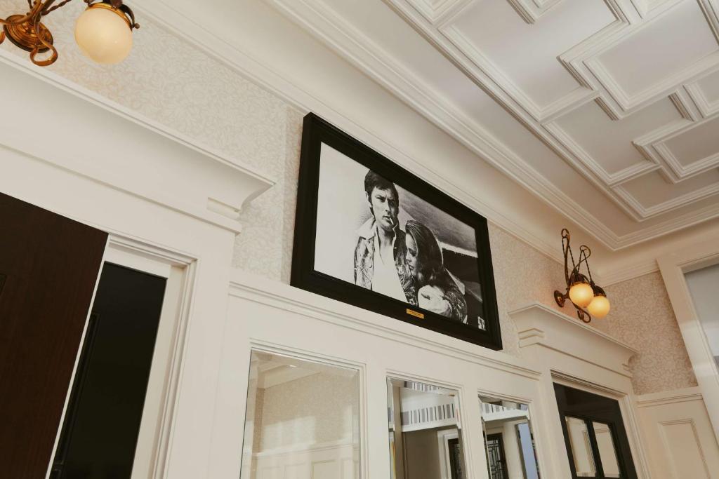 At Sloane - Resim 35