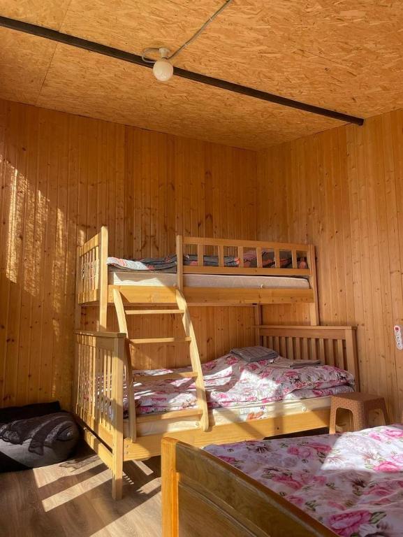 Postel nebo postele na pokoji v ubytování Mountain House in Juta