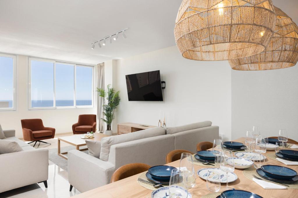 Χώρος καθιστικού στο Stunning Marina Seaview Penthouse - Puerto Deportivo
