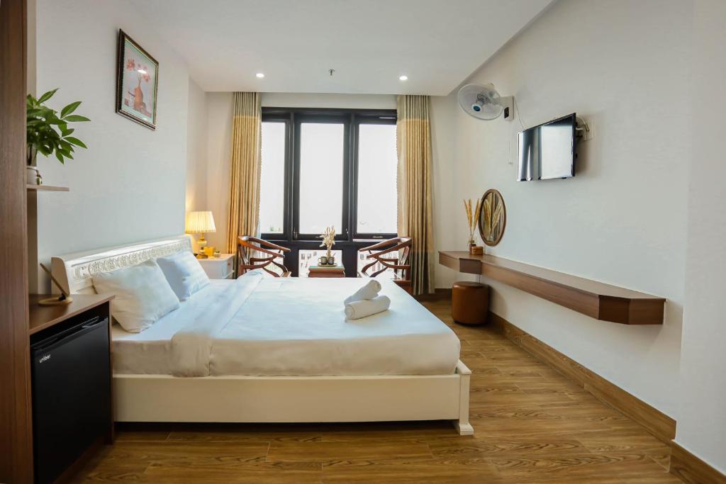 Giường trong phòng chung tại SeaColor Beachstay Danang Hotel by Haviland