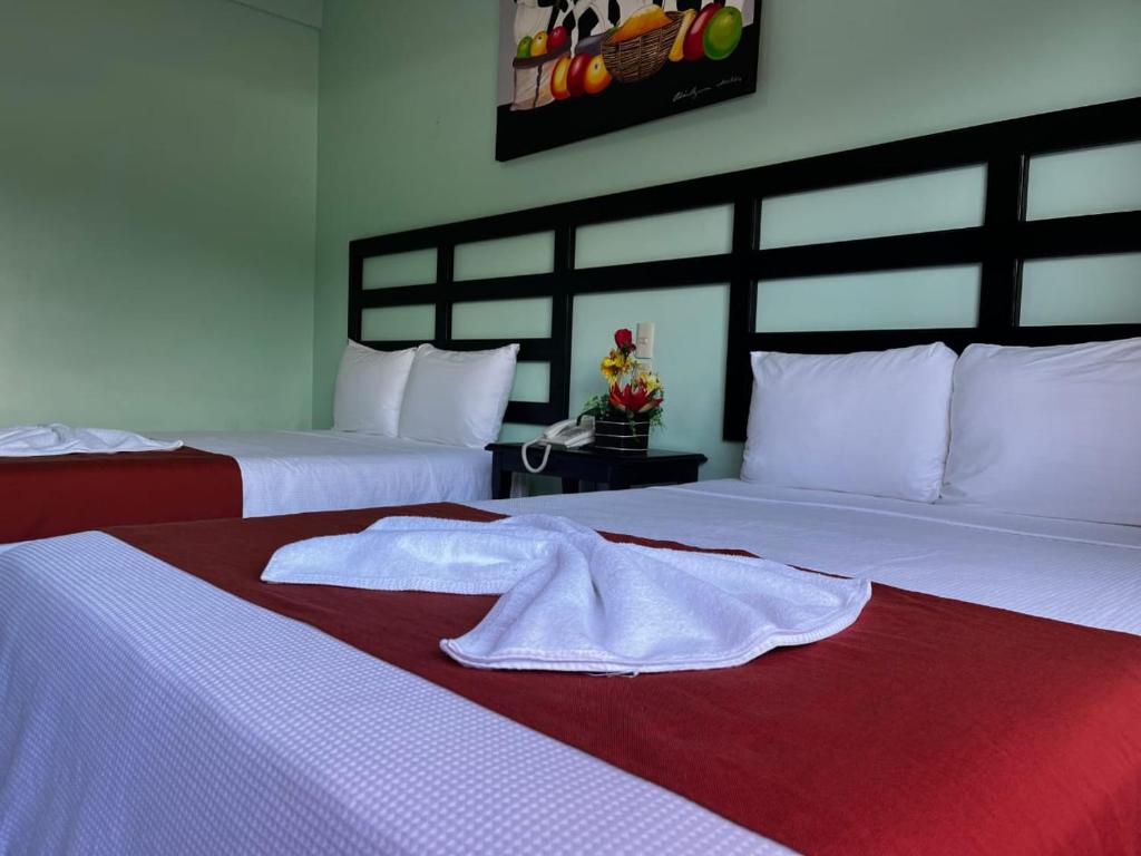 Postel nebo postele na pokoji v ubytování Hotel Castillo Del Rey