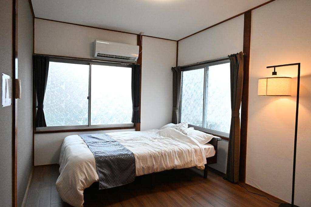 Postel nebo postele na pokoji v ubytování 天然温泉付きの一棟貸切 ペットOk 無料駐車場有 最大10名