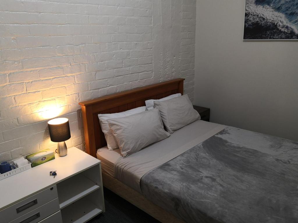Postel nebo postele na pokoji v ubytování Oceanic Hostel
