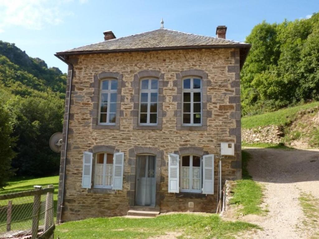 Gîte charmant 4 pers avec jardin, Leyvaux, près Parc Volcans, circuits pédestres, TV, animaux acceptés - FR-1-742-95 - Housity