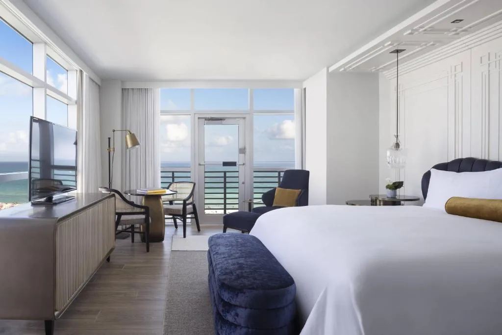 Club Ocean View Room with 1 King Bed