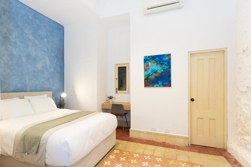 Casa Acomodo Casco Viejo 4bdr Historic Mansion客房内的一张或多张床位