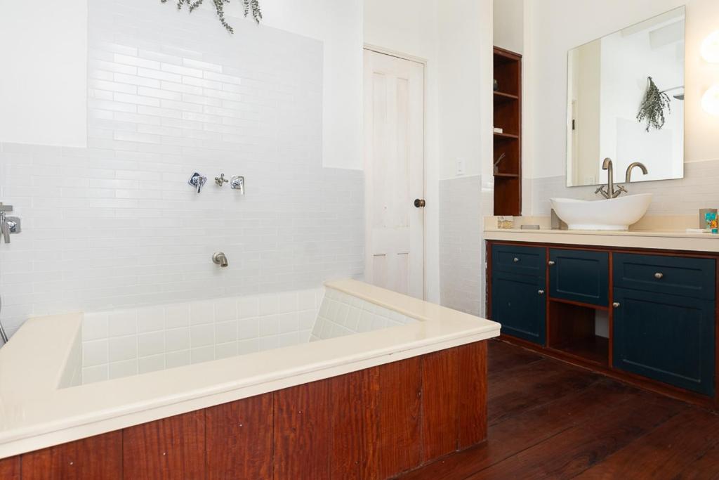 Casa Acomodo Casco Viejo 4bdr Historic Mansion的一间浴室