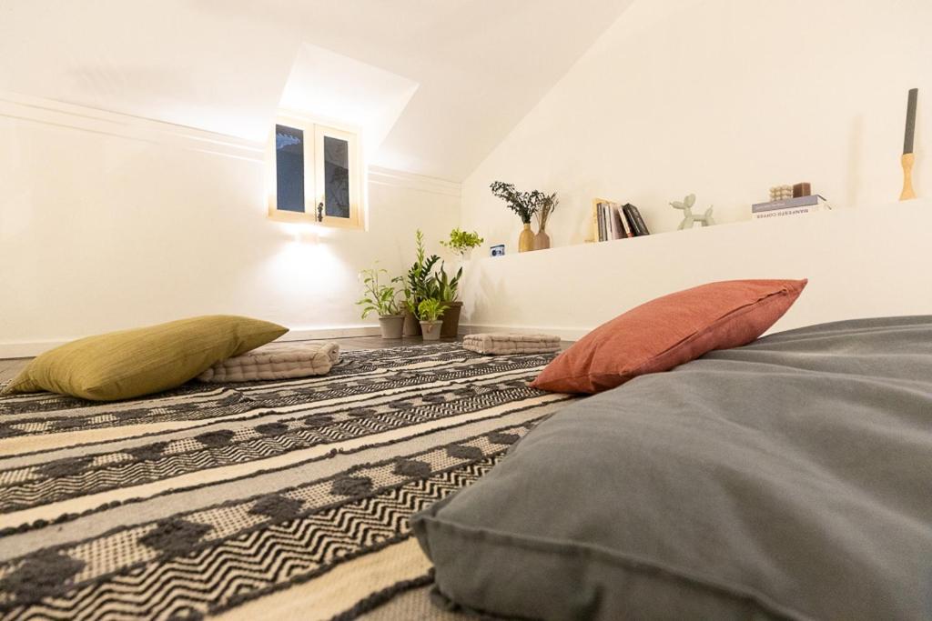 Casa Acomodo Casco Viejo 4bdr Historic Mansion客房内的一张或多张床位