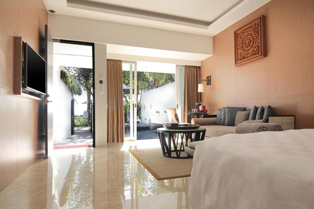 TV a/nebo společenská místnost v ubytování The Anvaya Beach Resort Bali