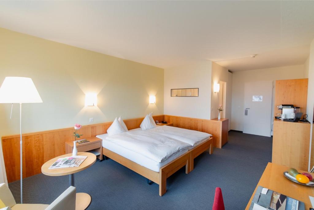 Postel nebo postele na pokoji v ubytování Hotel Bad Ramsach