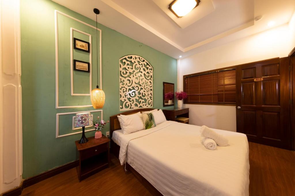 Giường trong phòng chung tại Vilion Central Hotel & Spa