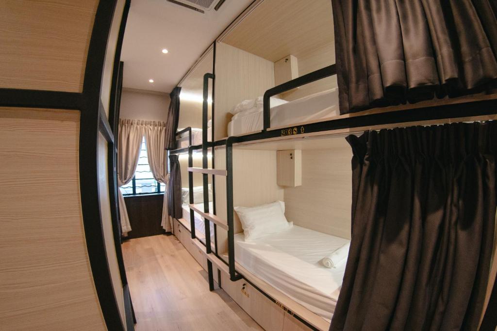 Postel nebo postele na pokoji v ubytování Concrete Jungle Cabin