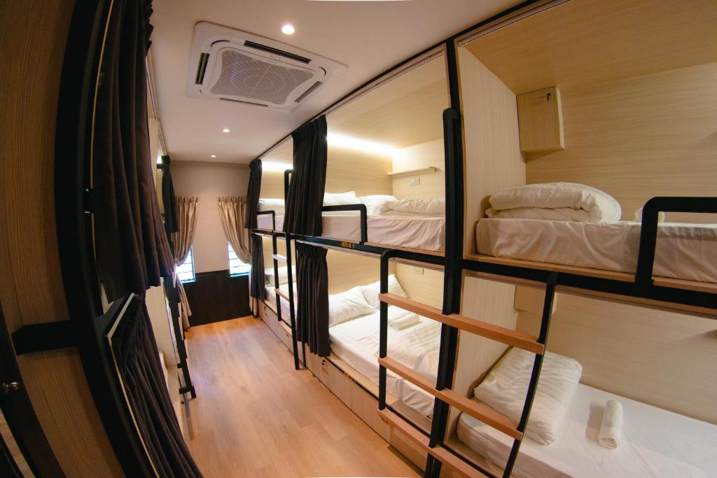 Postel nebo postele na pokoji v ubytování Concrete Jungle Cabin