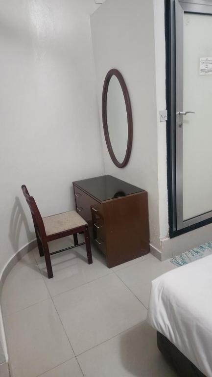 Postel nebo postele na pokoji v ubytování Qurum Beach Hotel