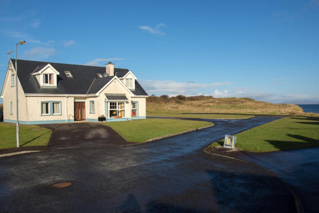 Travel Proud Portbeg Holiday Homes at Donegal Bay - Vakantiehuis Met Vier Slaapkamers