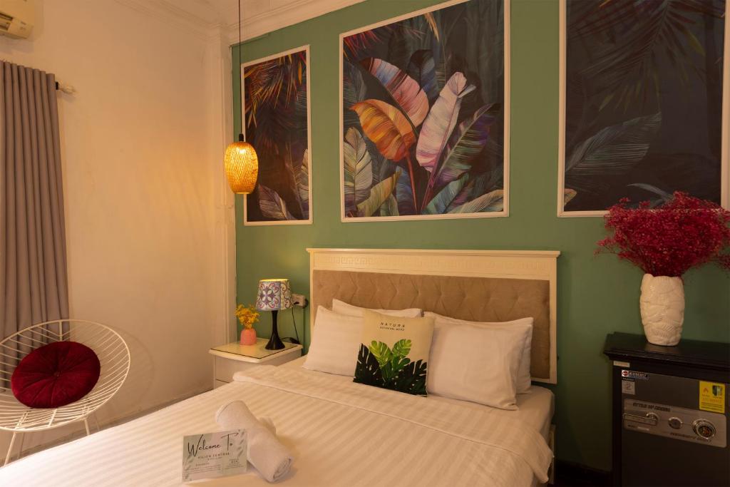 Giường trong phòng chung tại Vilion Central Hotel & Spa