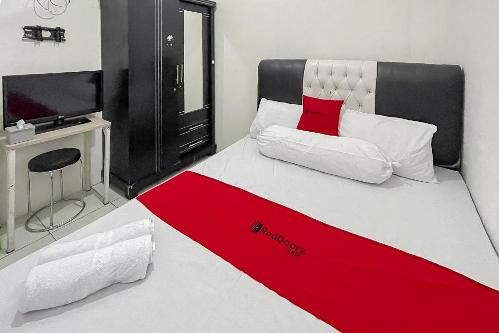 RedDoorz Near Karawang Central Plaza - Habitación Doble Estándar