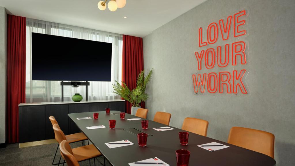 Radisson RED Belgrade - Resim 28