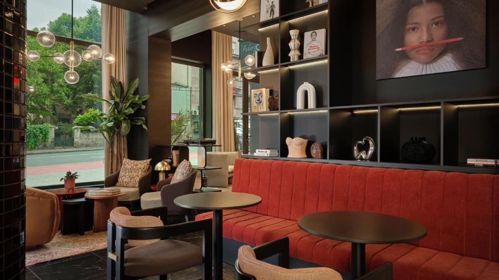 Radisson RED Belgrade - Resim 11